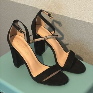 Fashion nova size 8 heels